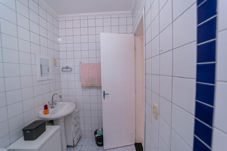 Casa à venda com 75m², 2 quartos e 2 vagasBanheiro do Quarto 1