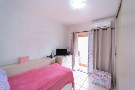 Casa à venda com 75m², 2 quartos e 2 vagasQuarto 1