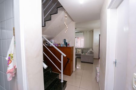 Casa à venda com 75m², 2 quartos e 2 vagasCorredor