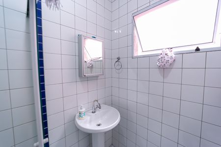 Casa à venda com 75m², 2 quartos e 2 vagasBanheiro do Quarto 2