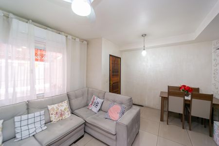 Casa à venda com 75m², 2 quartos e 2 vagasSala