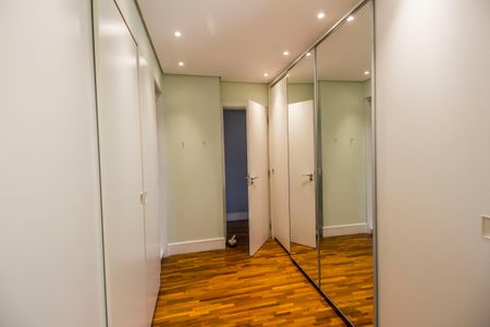 Apartamento à venda com 202m², 3 quartos e 3 vagasCloset da suíte 1