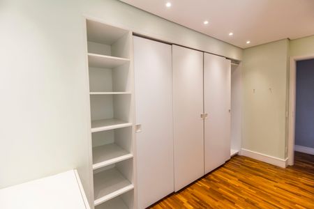 Apartamento à venda com 202m², 3 quartos e 3 vagasCloset da suíte 1