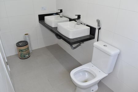 Casa à venda com 143m², 3 quartos e 2 vagasBanheiro da Suíte 1