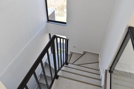 Casa à venda com 143m², 3 quartos e 2 vagasEscada