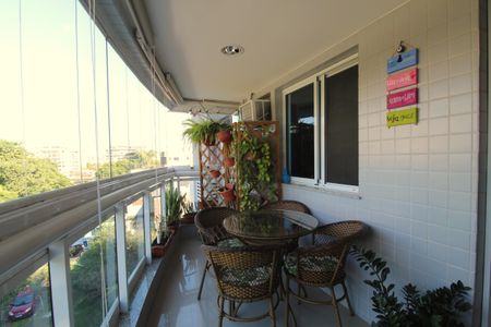 Apartamento à venda com 98m², 2 quartos e 2 vagasVaranda