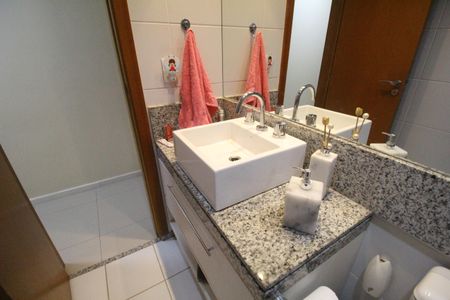 Apartamento à venda com 98m², 2 quartos e 2 vagasBanheiro social