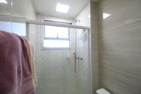 Apartamento à venda com 98m², 2 quartos e 2 vagasBanheiro da suíte