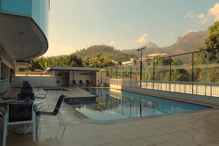 Apartamento à venda com 98m², 2 quartos e 2 vagasÁrea comum - Piscina