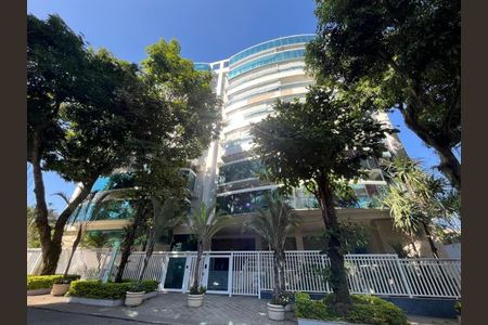 Apartamento à venda com 98m², 2 quartos e 2 vagas Apartamento à venda com 98m², 2 quartos e 2 vagasFachada