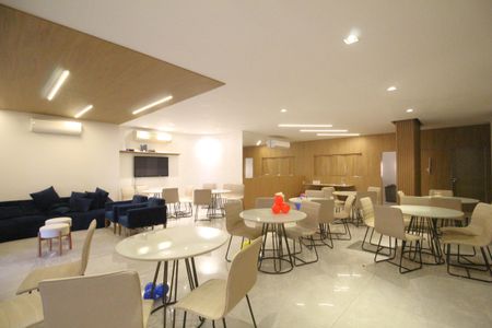 Apartamento à venda com 98m², 2 quartos e 2 vagasÁrea comum - Salão de festas