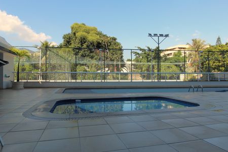 Apartamento à venda com 98m², 2 quartos e 2 vagasÁrea comum - Piscina