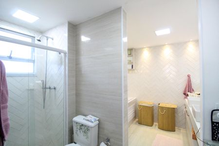Apartamento à venda com 98m², 2 quartos e 2 vagasBanheiro da suíte