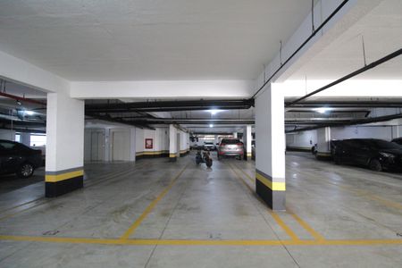 Apartamento à venda com 98m², 2 quartos e 2 vagasÁrea comum - Estacionamento duplo e coberto