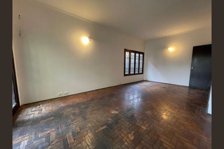 Casa à venda com 199m², 4 quartos e 4 vagasSala