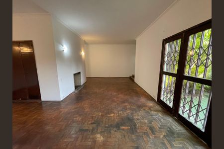 Casa à venda com 199m², 4 quartos e 4 vagasSala