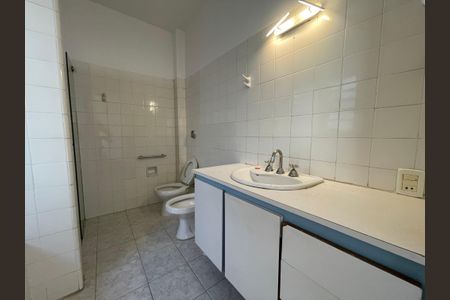 Casa à venda com 199m², 4 quartos e 4 vagasBanheiro 1