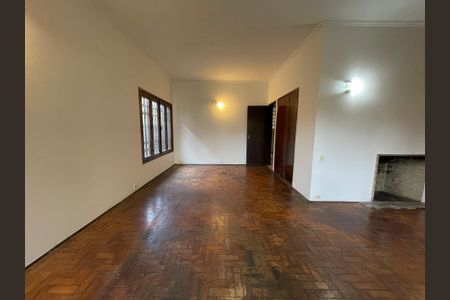 Casa à venda com 199m², 4 quartos e 4 vagasSala