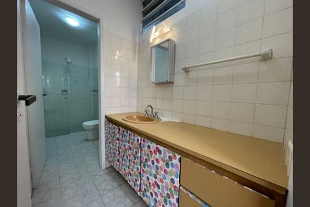 Casa à venda com 199m², 4 quartos e 4 vagasBanheiro 2