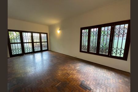Casa à venda com 199m², 4 quartos e 4 vagasSala