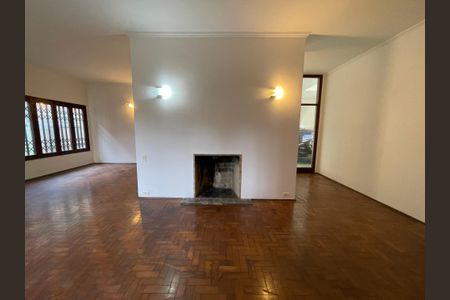 Casa à venda com 199m², 4 quartos e 4 vagasSala