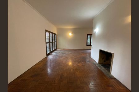 Casa à venda com 199m², 4 quartos e 4 vagasSala
