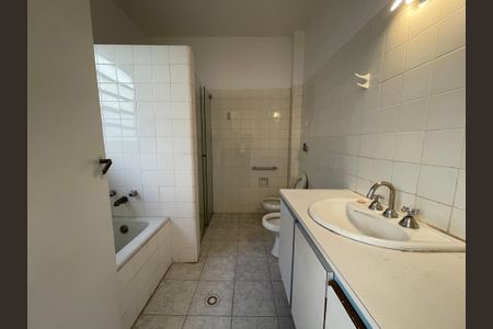 Casa à venda com 199m², 4 quartos e 4 vagasBanheiro 1