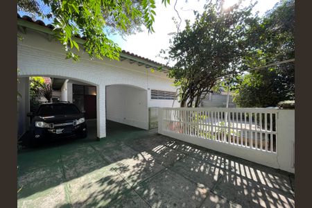 Casa à venda com 199m², 4 quartos e 4 vagasGaragem