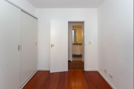 Apartamento à venda com 82m², 3 quartos e 2 vagas Apartamento à venda com 82m², 3 quartos e 2 vagasSuíte