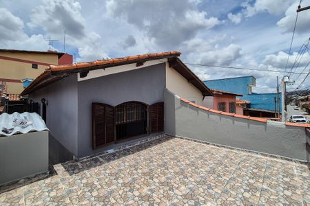 Casa à venda com 100m², 2 quartos e 2 vagas Casa à venda com 100m², 2 quartos e 2 vagasQuintal