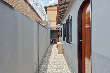 Casa à venda com 100m², 2 quartos e 2 vagas Casa à venda com 100m², 2 quartos e 2 vagasCorredor