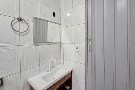 Casa à venda com 100m², 2 quartos e 2 vagas Casa à venda com 100m², 2 quartos e 2 vagasBanheiro Social