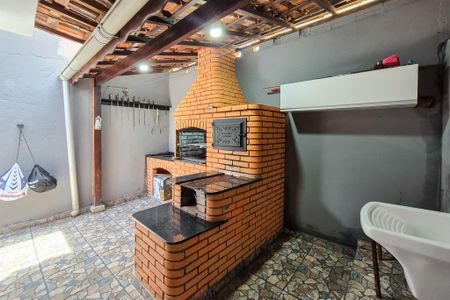 Casa à venda com 100m², 2 quartos e 2 vagas Casa à venda com 100m², 2 quartos e 2 vagasÁrea de Serviço