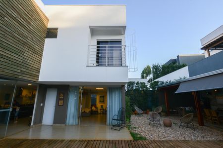 Casa de condomínio para alugar com 350m², 5 quartos e 6 vagas Casa de condomínio para alugar com 350m², 5 quartos e 6 vagasÁrea comum - Piscina