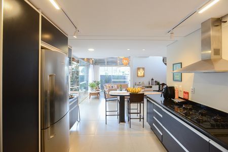 Casa de condomínio para alugar com 350m², 5 quartos e 6 vagas Casa de condomínio para alugar com 350m², 5 quartos e 6 vagasCozinha
