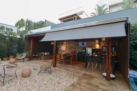 Casa de condomínio para alugar com 350m², 5 quartos e 6 vagas Casa de condomínio para alugar com 350m², 5 quartos e 6 vagasÁrea comum -Churrasqueira