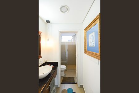 Casa de condomínio para alugar com 350m², 5 quartos e 6 vagas Casa de condomínio para alugar com 350m², 5 quartos e 6 vagasBanheiro da Suíte 3