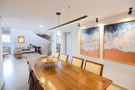 Casa de condomínio para alugar com 350m², 5 quartos e 6 vagas Casa de condomínio para alugar com 350m², 5 quartos e 6 vagasCopa