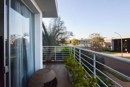 Casa de condomínio para alugar com 350m², 5 quartos e 6 vagas Casa de condomínio para alugar com 350m², 5 quartos e 6 vagasVista da Suíte 3