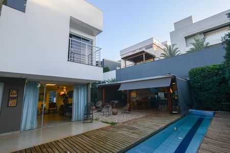 Casa de condomínio para alugar com 350m², 5 quartos e 6 vagas Casa de condomínio para alugar com 350m², 5 quartos e 6 vagasÁrea comum - Piscina