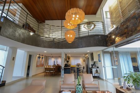 Casa de condomínio para alugar com 350m², 5 quartos e 6 vagas Casa de condomínio para alugar com 350m², 5 quartos e 6 vagasSala