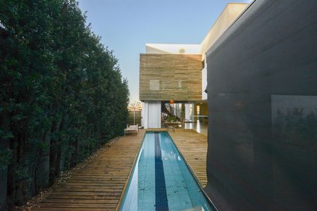 Casa de condomínio para alugar com 350m², 5 quartos e 6 vagas Casa de condomínio para alugar com 350m², 5 quartos e 6 vagasÁrea comum - Piscina