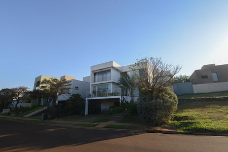 Casa de condomínio para alugar com 350m², 5 quartos e 6 vagas Casa de condomínio para alugar com 350m², 5 quartos e 6 vagasFachada