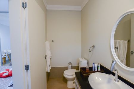 Casa de condomínio para alugar com 350m², 5 quartos e 6 vagas Casa de condomínio para alugar com 350m², 5 quartos e 6 vagasBanheiro da Suíte 2