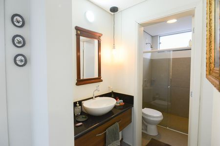 Casa de condomínio para alugar com 350m², 5 quartos e 6 vagas Casa de condomínio para alugar com 350m², 5 quartos e 6 vagasBanheiro da Suíte 3