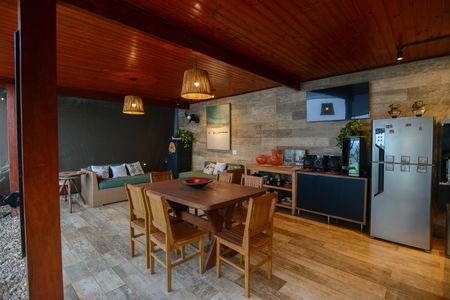 Casa de condomínio para alugar com 350m², 5 quartos e 6 vagas Casa de condomínio para alugar com 350m², 5 quartos e 6 vagasÁrea comum -Churrasqueira