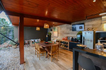Casa de condomínio para alugar com 350m², 5 quartos e 6 vagas Casa de condomínio para alugar com 350m², 5 quartos e 6 vagasÁrea comum -Churrasqueira