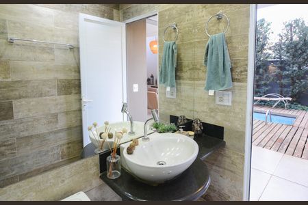 Casa de condomínio para alugar com 350m², 5 quartos e 6 vagas Casa de condomínio para alugar com 350m², 5 quartos e 6 vagasBanheiro da Suíte 4
