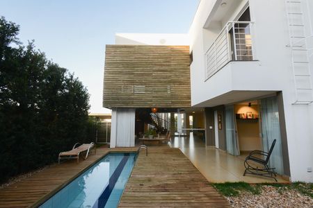 Casa de condomínio para alugar com 350m², 5 quartos e 6 vagas Casa de condomínio para alugar com 350m², 5 quartos e 6 vagasÁrea comum - Piscina