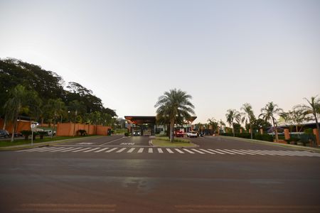 Casa de condomínio para alugar com 350m², 5 quartos e 6 vagas Casa de condomínio para alugar com 350m², 5 quartos e 6 vagasFachada e portaria